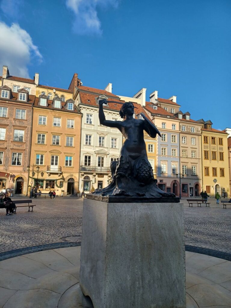 Warszawa — Pomnik Syrenki na Rynku